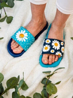 Lustige Pantoletten Gänseblümchen 14 Lustige Pantoletten Gänseblümchen -Dedoles 1 Daisy Blossom