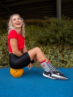 Lustige Sportsocken Schwarzweiße Erdbeere 13 Lustige Sportsocken Schwarzweiße Erdbeere -Dedoles Black White Strawberry 3 1