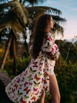 Lustiges Hemdkleid Bunte Schmetterlinge -Dedoles Colorful Butterflies 17