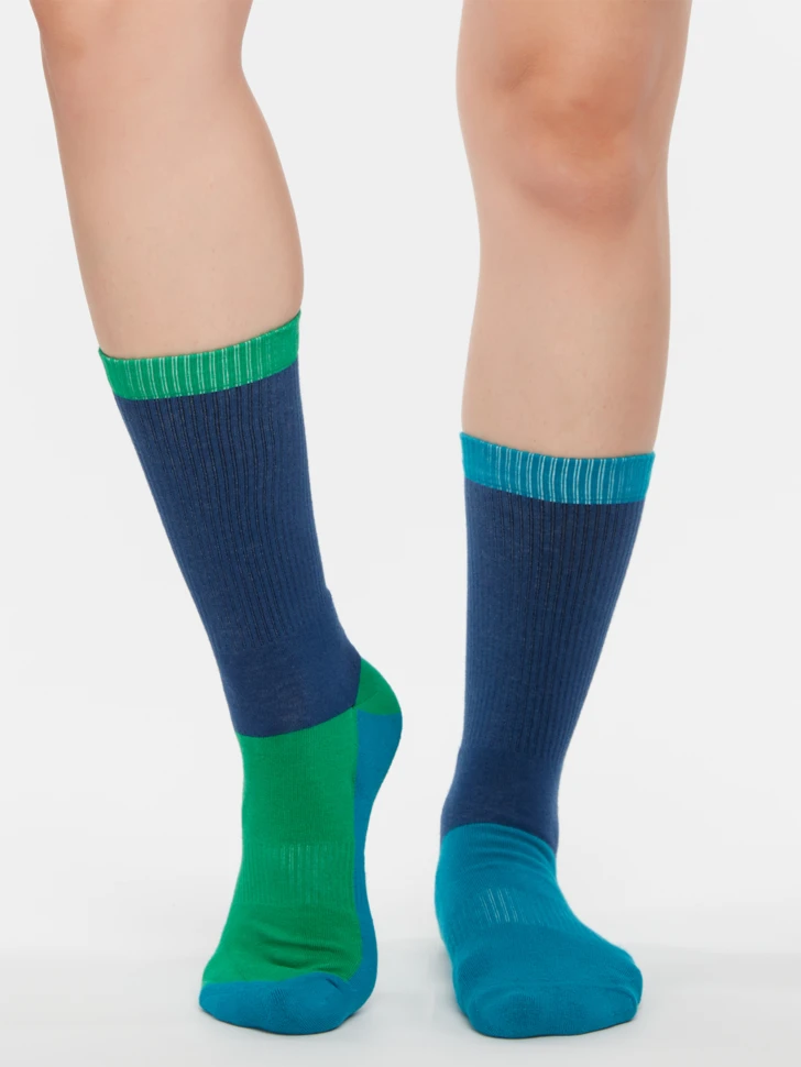 Blaue Und Grüne Sportsocken 4 Blaue Und Grüne Sportsocken – Bild 2