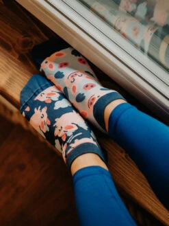 Lustige Knöchelsocken Fliegende Schweinchen -Dedoles Flying Pigs 10