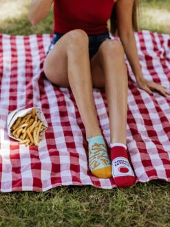 Lustige Sneakersocken Pommes Mit Ketchup -Dedoles French Fries with Ketchup 2 1