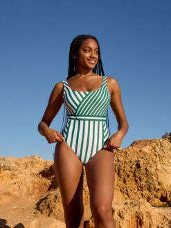 Lustiger Einteiliger Badeanzug Grüne Streifen 12 Lustiger Einteiliger Badeanzug Grüne Streifen -Dedoles Green Stripes 3