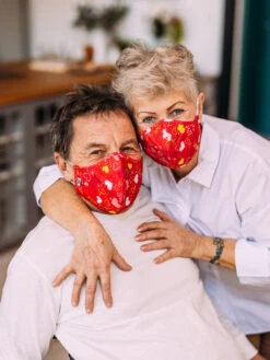 Lustige Antibakterielle Gesichtsmaske Herzen - Größe „Groß“ -Dedoles Hearts 25