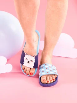 Lustige Pantoletten Lama Und Wolken -Dedoles Llama Clouds 1