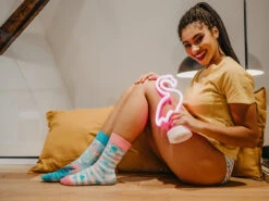 Lustige Socken Liebes-Flamingos 13 Lustige Socken Liebes-Flamingos -Dedoles Love Flamingos 1 2