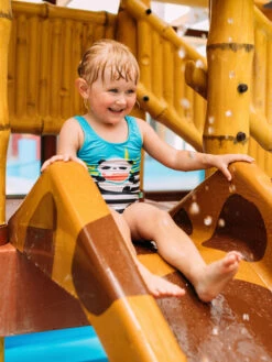 Lustiger Badeanzug Für Mädchen Panda Im Urlaub -Dedoles Panda 21