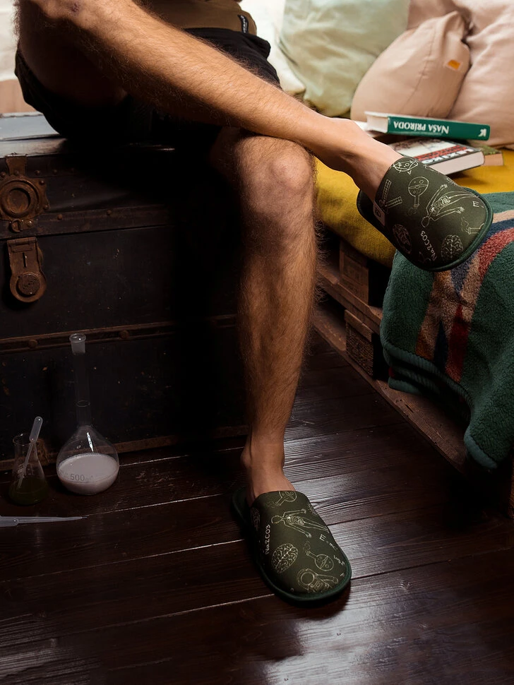 Lustige Hausschuhe Physik Gegen Chemie 8 Lustige Hausschuhe Physik Gegen Chemie – Bild 6