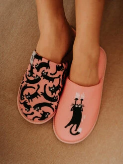 Lustige Hausschuhe Rosa Katzen -Dedoles Pink Cats 2