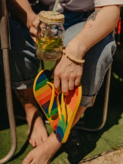 Lustige Flip-Flops Regenbogenstreifen 12 Lustige Flip-Flops Regenbogenstreifen -Dedoles Rainbow Stripes 13