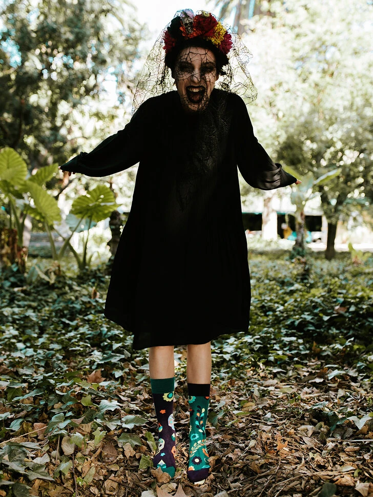 Lustige Socken Totenköpfe Und Blumen 5 Lustige Socken Totenköpfe Und Blumen – Bild 3