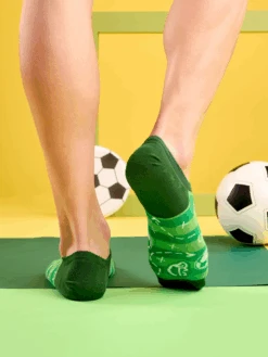 Lustige Sneakersocken Fußballplatz -Dedoles Sneaker Socks Football Pitch 2