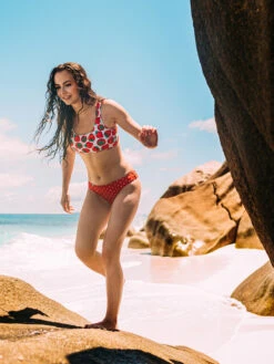 Lustiges Sportliches Bikinioberteil Erdbeeren -Dedoles Strawberries 20