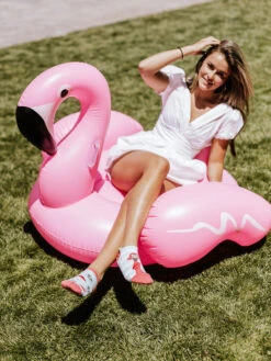 Lustige Sneakersocken Verwickelter Flamingo -Dedoles Tangled Flamingo 1