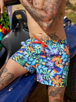 Lustige Badeshorts Für Männer Tukan Im Dschungel -Dedoles Toucan in the Jungle