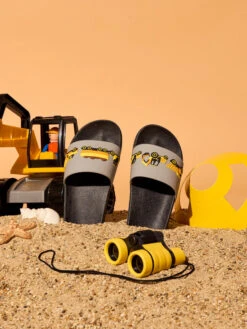 Lustige Pantoletten Für Kinder Im Bau -Dedoles Under Construction 2