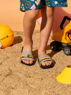 Lustige Pantoletten Für Kinder Im Bau -Dedoles Under Construction 4