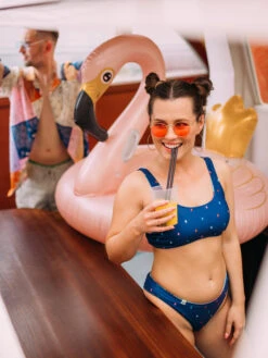 Lustiges Sportliches Bikinioberteil Wilder Flamingo -Dedoles Wild Flamingo 7 1